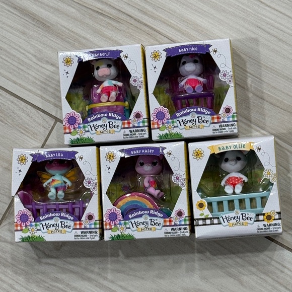 Honey Bee Acres Set of 5 Dollhouse Figurines Nico Haley Benji Ollie Lila New - Picture 1 of 12
